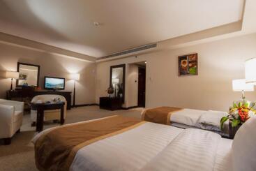 Monroe Hotel & Suites