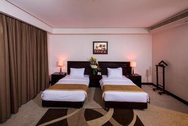 Monroe Hotel & Suites