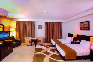 Monroe Hotel & Suites