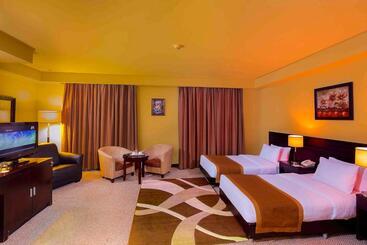 Monroe Hotel & Suites