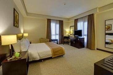 Monroe Hotel & Suites