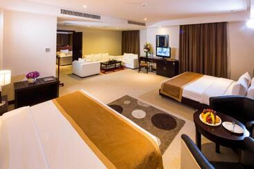 Monroe Hotel & Suites