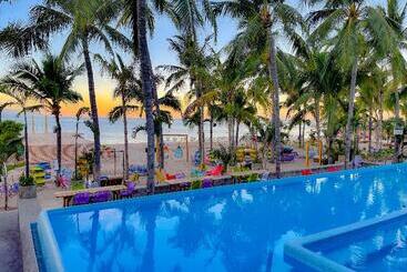 リゾートホテル Friendly Fun Vallarta Different Experiences