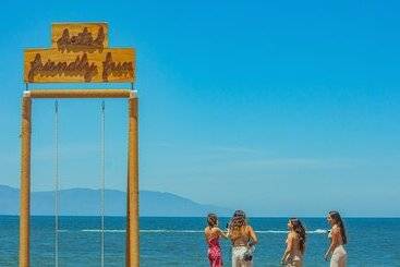 リゾートホテル Friendly Fun Vallarta Different Experiences