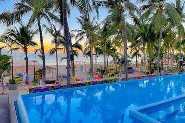リゾートホテル Friendly Fun Vallarta Different Experiences