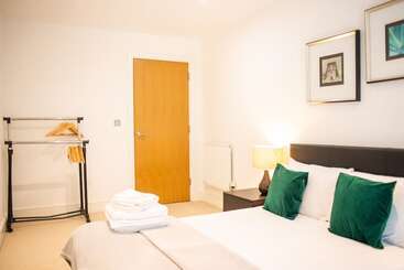 Spacious Serviced Apartments Canary Wharf