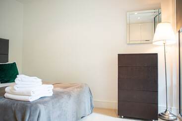 Spacious Serviced Apartments Canary Wharf