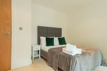 Spacious Serviced Apartments Canary Wharf