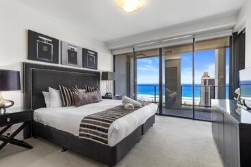 Ultra Broadbeach