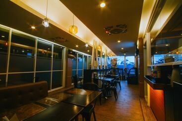 Отель Jj Midcity Inn