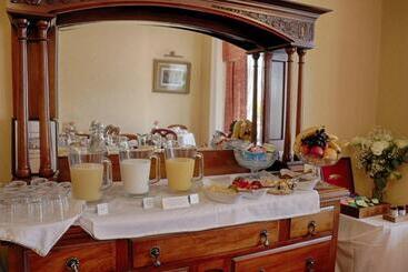 هتل Holcombe House Guest House