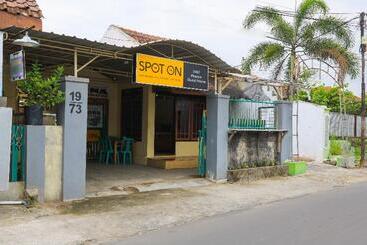 هتل Spot On 2497 Pesona Guest House