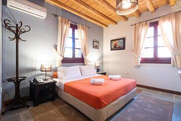 هتل The Varos Residences