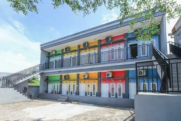 هتل Reddoorz At Pelangi Guest House