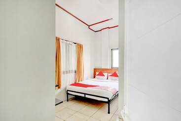 هتل Oyo 90048 Teratai Bekasi Guesthouse