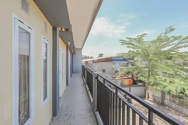 هتل Reddoorz At Pelangi Guest House