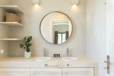 هتل Casa Di Fiori Andros Suites