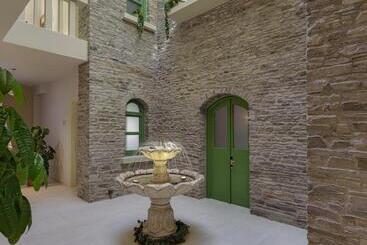 هتل Casa Di Fiori Andros Suites