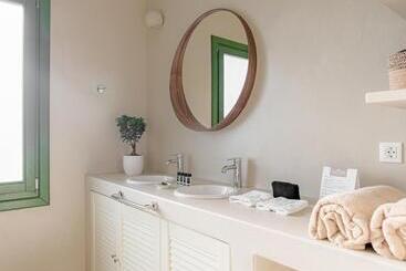 هتل Casa Di Fiori Andros Suites