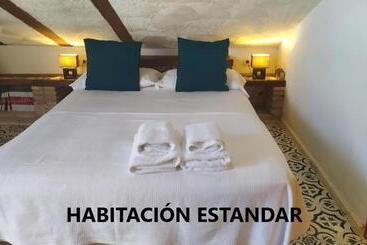 تختخواب و صبحانه Alojamientos La Casa De Piedra