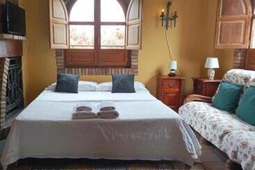 تختخواب و صبحانه Alojamientos La Casa De Piedra
