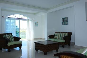 هتل Cabarete Town House