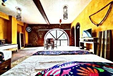 هتل Hacienda Los Dolores   Hostel