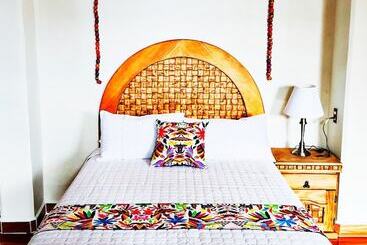 هتل Hacienda Los Dolores   Hostel