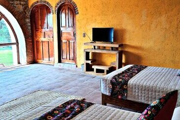 هتل Hacienda Los Dolores   Hostel