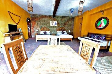 هتل Hacienda Los Dolores   Hostel