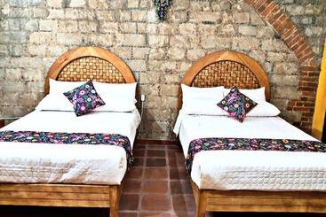 هتل Hacienda Los Dolores   Hostel