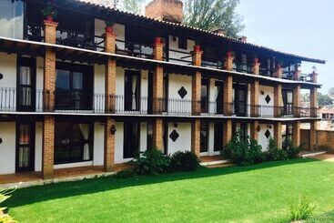هتل Los Arcos