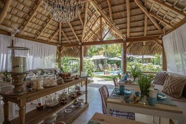 هتل Mahona Bed & Breakfast