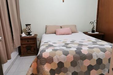 هتل Mi Casita Izcalli