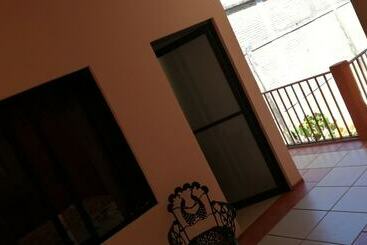 هتل Posada De Santa Rosa Bed And Breakfast