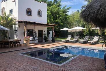 هتل Villa San Juan Bed&breakfast