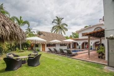 هتل Villa San Juan Bed&breakfast
