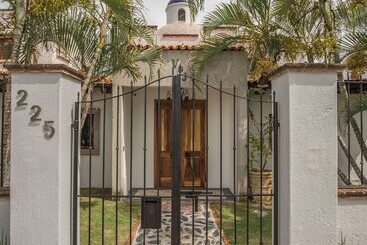 هتل Villa San Juan Bed&breakfast