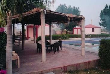 هتل Krishna Farm & Forest