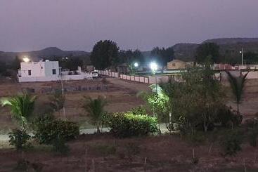 هتل Krishna Farm & Forest