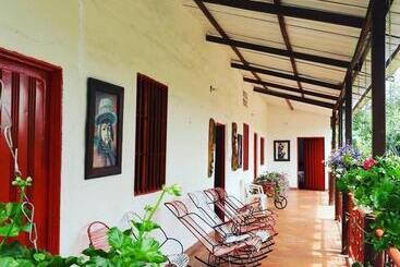 هتل Villa Sonia Eco Hostel