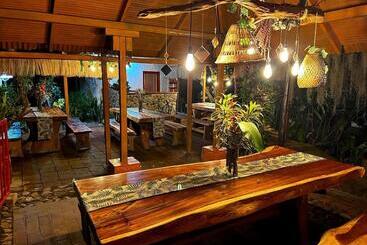 هتل Villa Sonia Eco Hostel