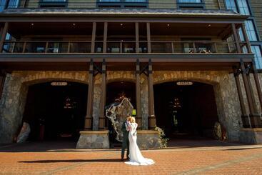 هتل Grand Bohemian Lodge Greenville, Autograph Collection