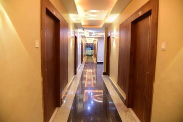 هتل Guru Estate