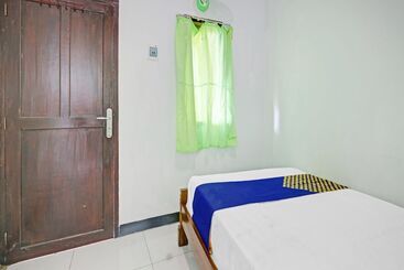 هتل Spot On 90760 Homestay Al Madina Syariah
