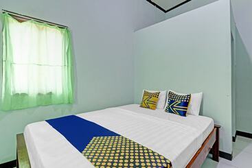 هتل Spot On 90760 Homestay Al Madina Syariah
