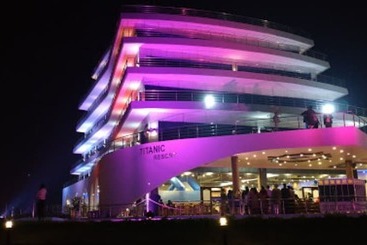 هتل Titanic Resort Faisalabad