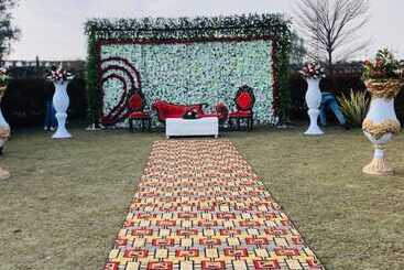 هتل Titanic Resort Faisalabad