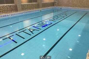 هتل Titanic Resort Faisalabad