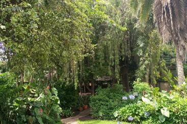 هاستل Karibu Heritage House